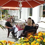 & Radiana Hotel